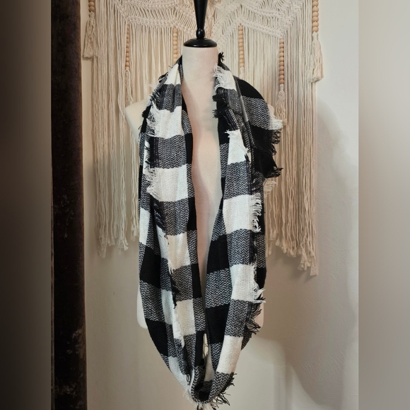 Scarf - Picture 2 of 5